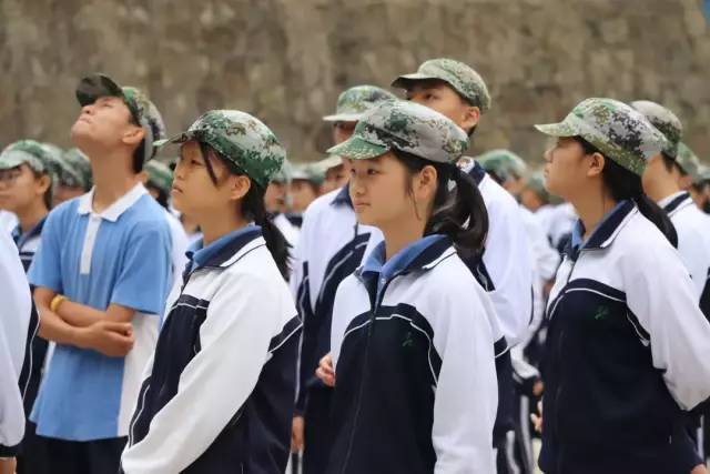 熔炼卓越团队 提高劳动技能——深圳市龙华中学初二学生开展综合素养