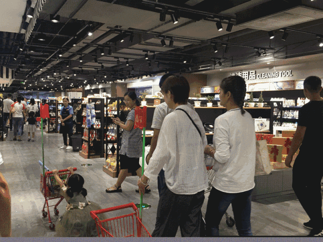 黑色星期五(black friday) 每年11月的第4个周五, 国外商场都会推出