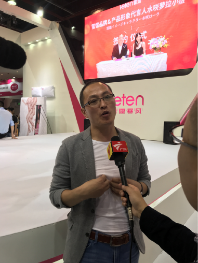 泷泽萝拉空降广州性文化节，雷霆暴风引爆情趣时尚潮流