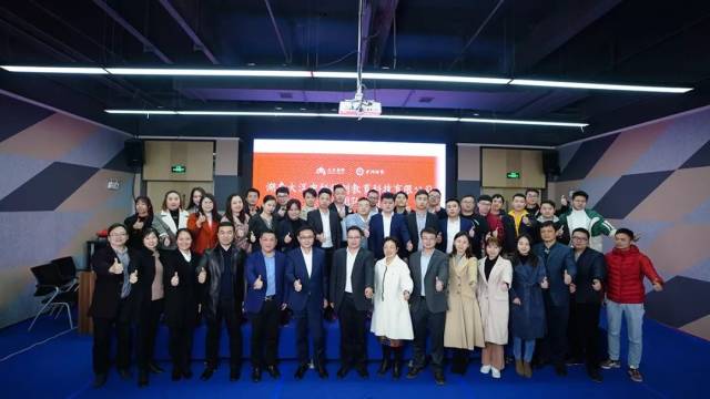 【公司动态】中科师创与大汉集团股权收购&产教融合实训基地签约仪式圆满成功,强强联合,共创行业奇迹