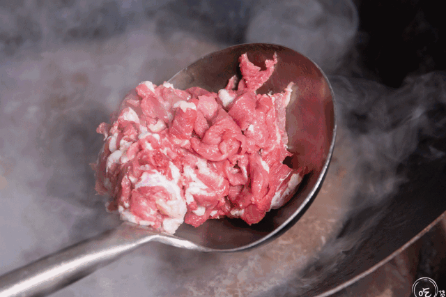 招牌莽山黑猪饭快餐 25元/份  ps:配菜二选一(白菜梗/嘉禾豆腐)