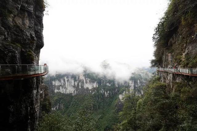 德夯大峡谷玻璃栈道