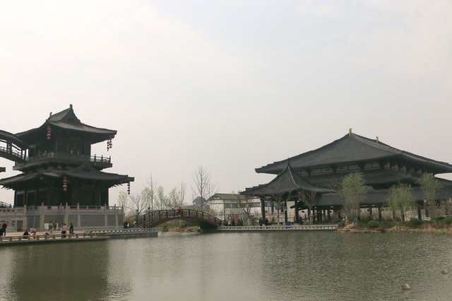 隋唐运河古镇,距离隋唐大运河博物馆钟的车程,一个正在建设中的