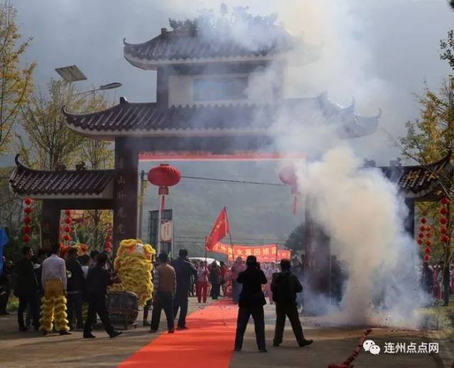 直击连州西岸东村200多名外嫁女集体回娘家,轰动整条村!