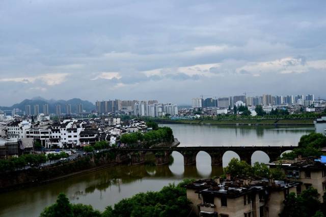 拥有旅游资源就等于拥有发展的本钱了,黄山市作为安徽省的旅游名城在