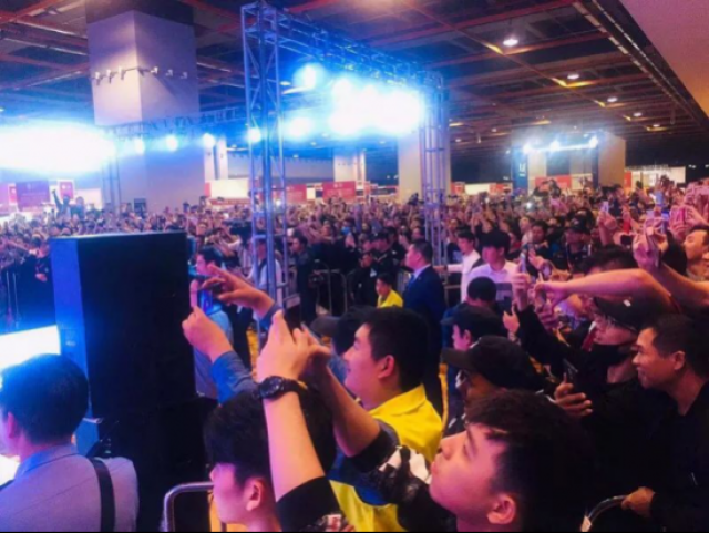 泷泽萝拉空降广州性文化节，雷霆暴风引爆情趣时尚潮流