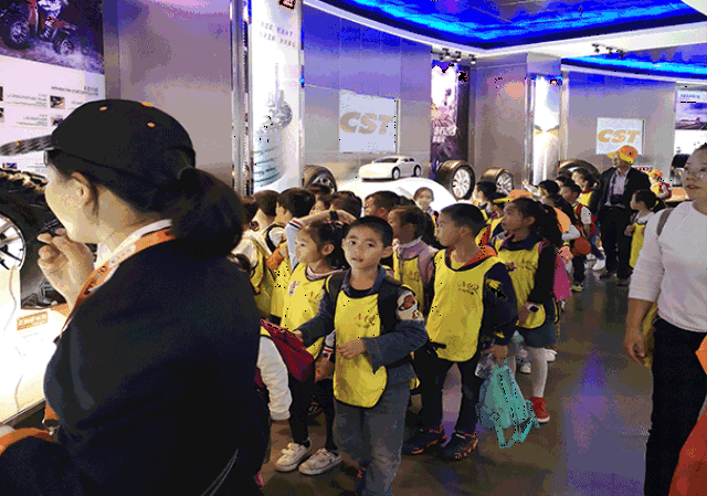 【游记:换个方式感受秋天】 350个孩子的正新轮胎博物