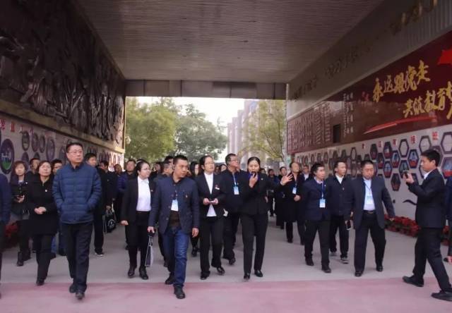 河北省委组织部组织三处张龙,张国分率培训班学员观摩追光党建