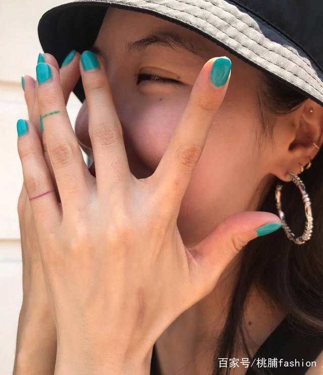 金泫雅笑称男友丑，ins小细节暴露二人状态，网友:眼神骗不了人