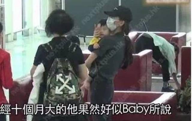 baby晒小海绵近照吓坏网友:1岁身高像4岁!黄晓