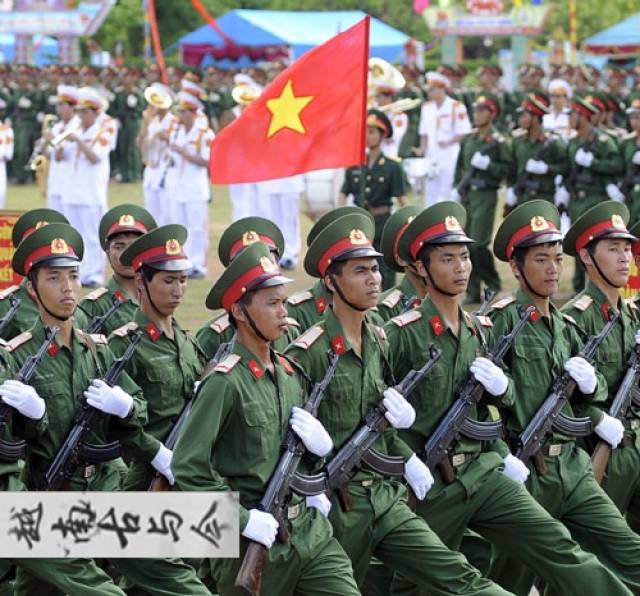 越南军队历代军服十分眼熟,至今女兵军装仍能看到我军以前的影子