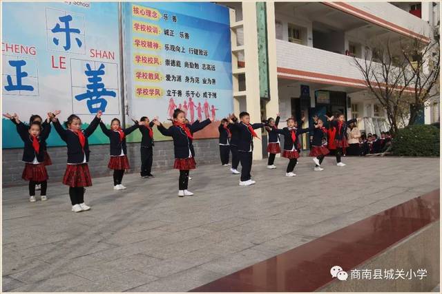 今天 我入队啦 !——商南县城关小学举行2018年新生入队仪式