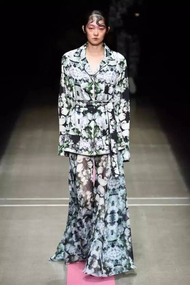 日本文化服装学院新锐设计师VIVIANO SUE,用