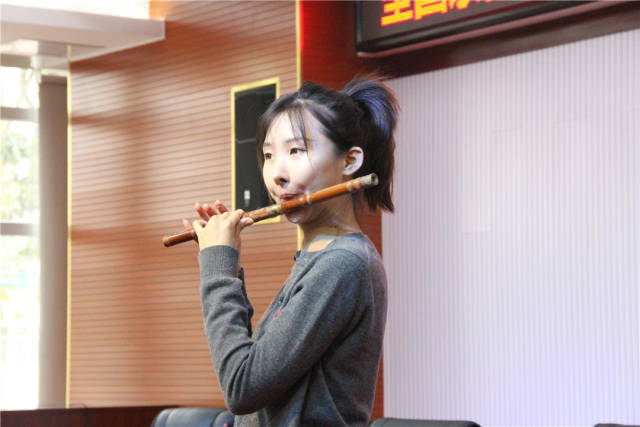 竹笛独奏《扬鞭催马运粮忙—青年竹笛演奏家张芸菲