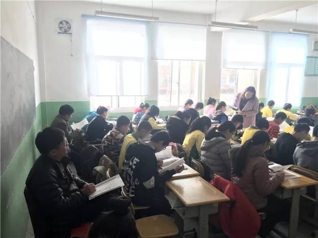 青岛七中与平度张家坊中学开展教学交流活动