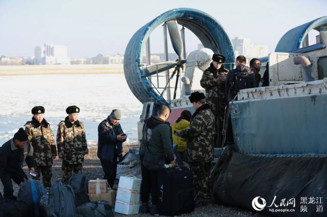 黑龙江黑河口岸启动气垫船运送出入境旅客 边防检查站加强监护保通关