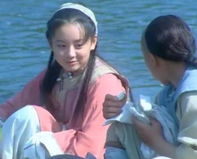 这部剧的名字叫做:《少年黄飞鸿》,当时小编还很小,但是却对剧中的一