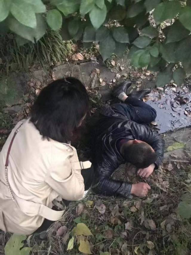 无锡一男子醉酒在高速公路边呕吐!吐着吐着人不见了!