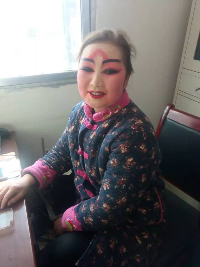剧团团长董新平,杜虎,杨秋蝉,张文霞,李婷姐妹等参加下乡