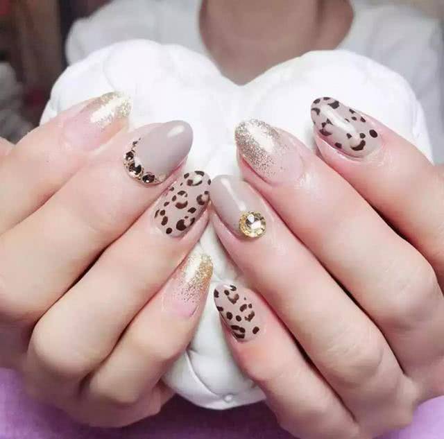 豹纹美甲,安排一下!让你轻松拥有贵妇气质!