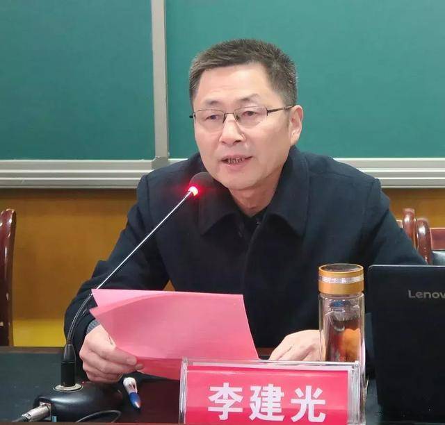 李建光在致辞中说,今天清华大学河南校友会詹玉荣会长一行莅临我校作