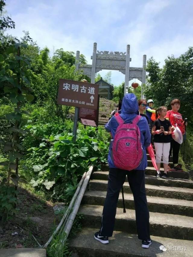 古道的名字,源自三个村庄的首字,裘岙村,石笋村,宋岙村,其实三个都是