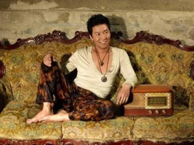 演黑道大哥一夜成名,却不求名利只想低调过一生,他就是"豪哥"