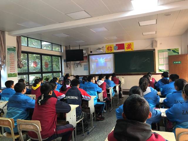 2018年11月26日 10:09第六届内地西藏班民族团结教育活动走进浙江省绍兴西藏民族中学