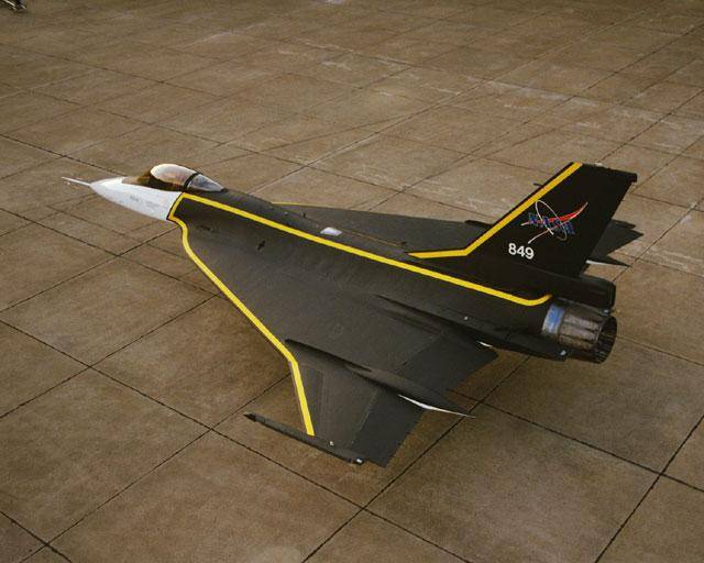 揭秘美国空军另类飞行器三角形机翼不对称机翼的f16战斗机