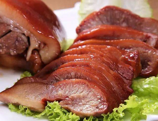 经典菜品:猪头肉,猪耳朵 东方卤菜点
