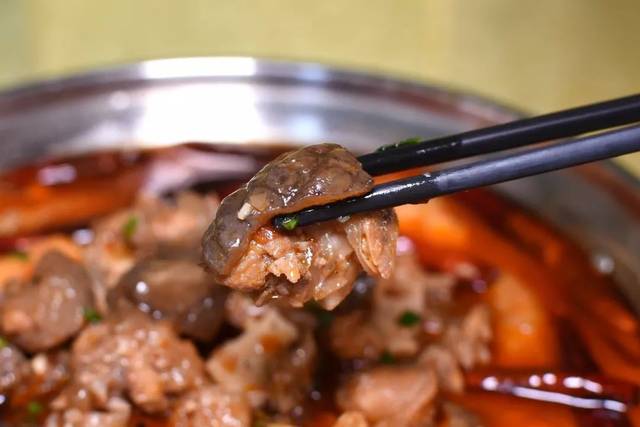 鳄鱼块火锅煲