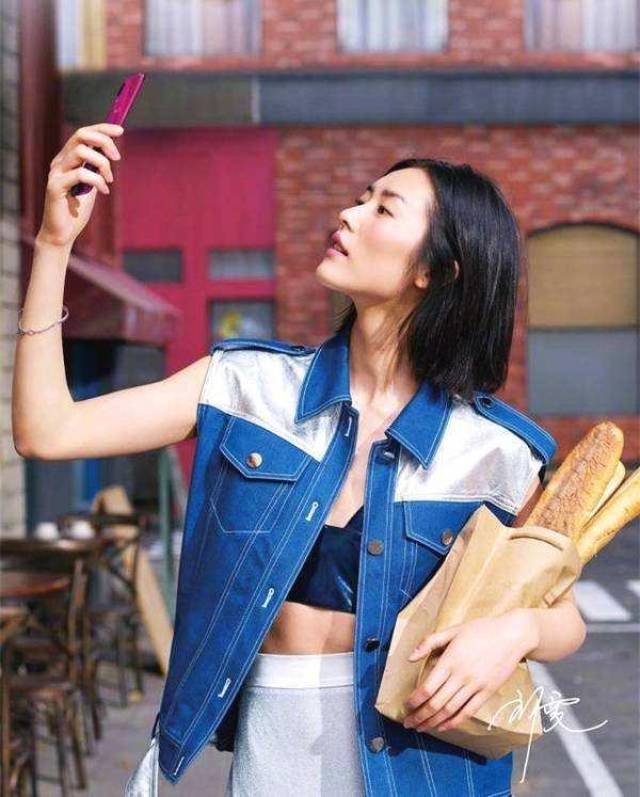 刘雯,潮牌的代表,这一次为国产vivo做代言