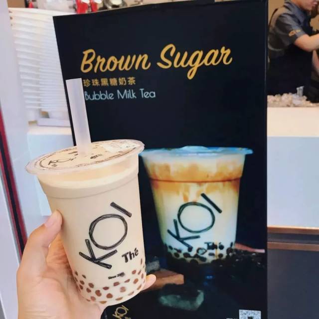 koi的珍珠黑糖奶茶是店里首推产品,与别家不同的是珍珠颜色是金黄色的
