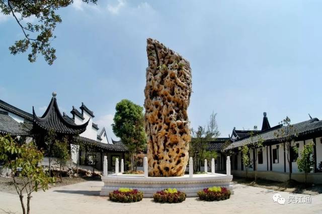 原来的庞山湖农场早已不复存在,展现在眼前的是吴江经济开发区,那
