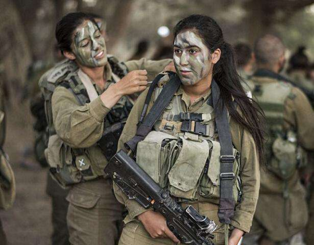 以色列女特种兵遇埋伏,照片资料被公布,哈马斯悬赏抓捕2名女兵