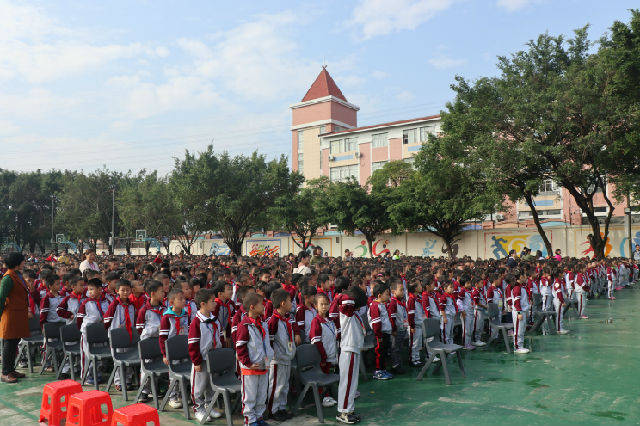 东莞市河南商会启动爱心帮扶朝晖学校贫困生仪式