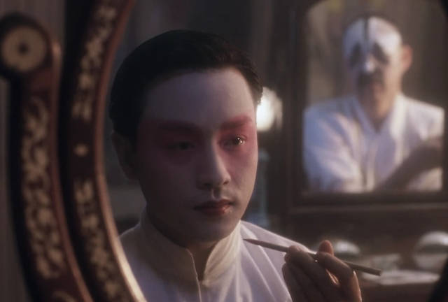 张国荣版本的程蝶衣,在霸王别姬中太出色,堪称是教科书级别演技