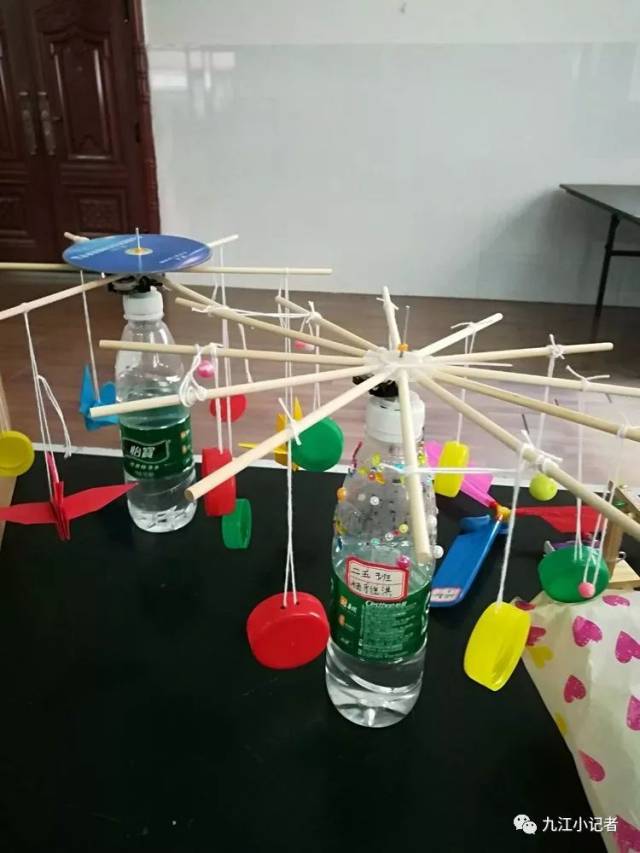 双峰小学举行科技小制作,小发明评选活动,看看孩子们都有哪些有趣的小