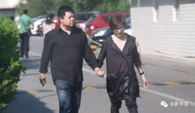 马东老婆罕见照曝光,老婆美得和他格格不入,为家庭放弃央视工作!