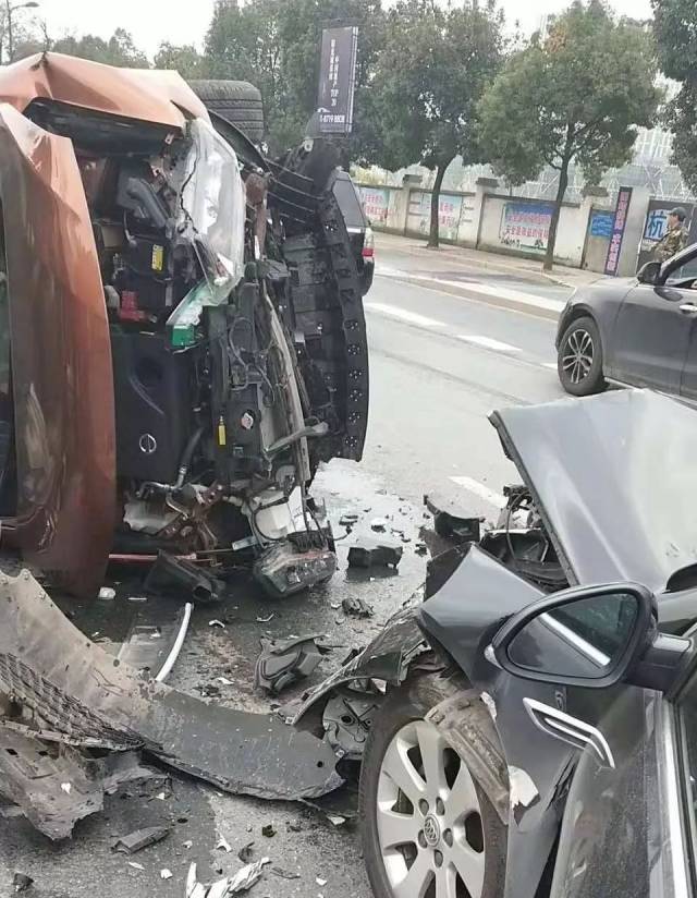 1岁宝宝遇惨烈车祸.……这个细节,沈阳家长