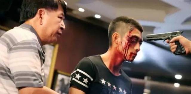 电视剧《余罪》里,余罪遇到的第一个案件就是卧底贩毒团伙.