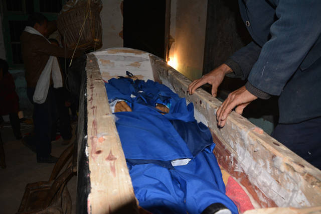 湖北随州:镜头真实记录农村葬礼之入棺