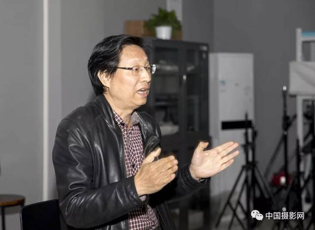 设计艺术学院于友成书记,浙江传媒学院校督导,摄影系教授李华春老师