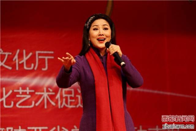 陕西省文化惠民演出走进军营歌唱新时代