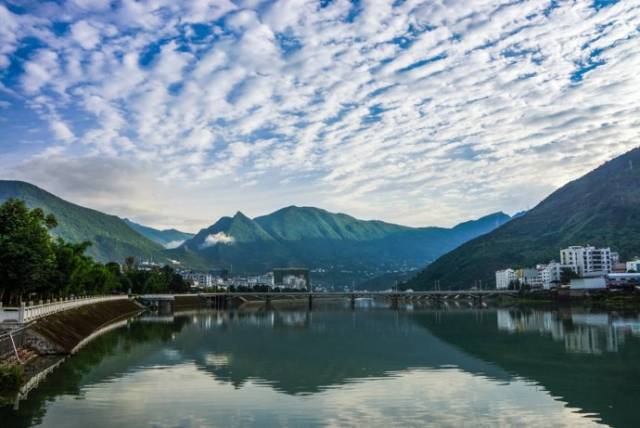 Δ如在画中的兴山县城