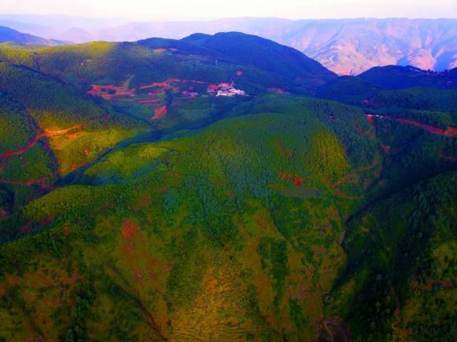 火红乡许家院村,山区,隶属于云南省曲靖会泽县火红乡许家院村委会