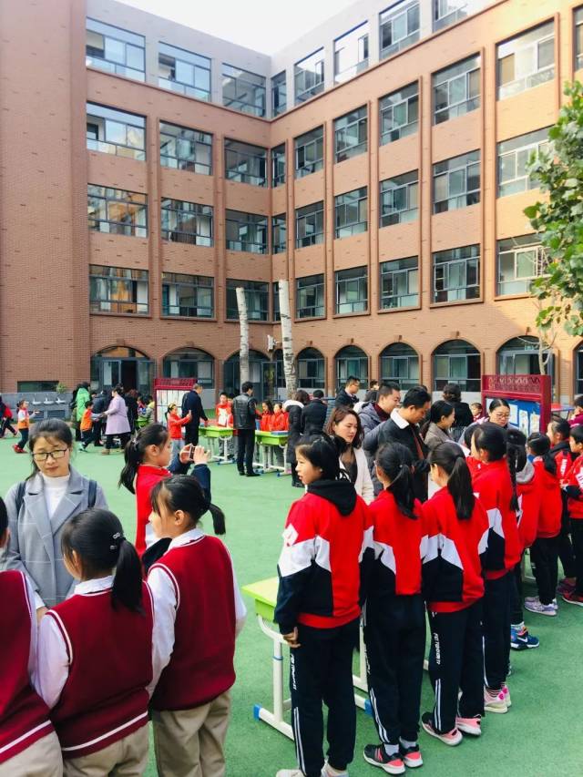 "机会又来啦,怎能不精彩"——济南市纬二路小学"1 x"导师制德育课程