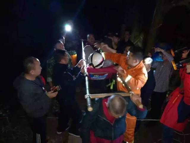 维护公平正义之师!守护人超变态网页游戏民安宁之剑!让我们一起为都江堰公安点