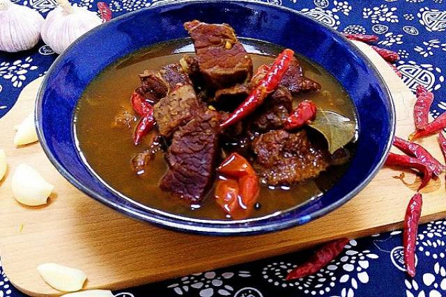 无论炖牛肉还是羊肉,花椒和大料万万不能放,否则膻味越炖越重!