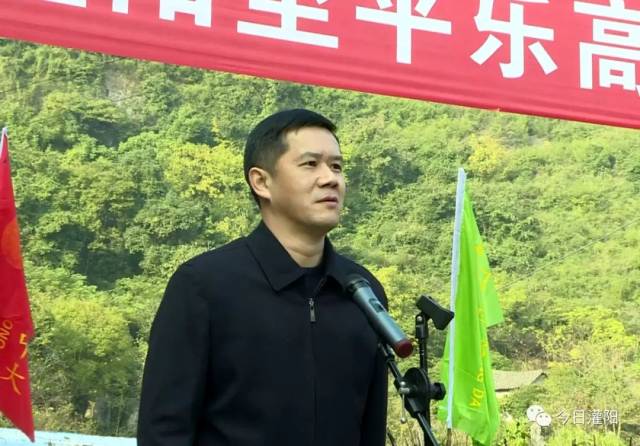 灌阳县长卢嵩,副县长陶日桂,县政协副主席陆健康参加开工仪式.